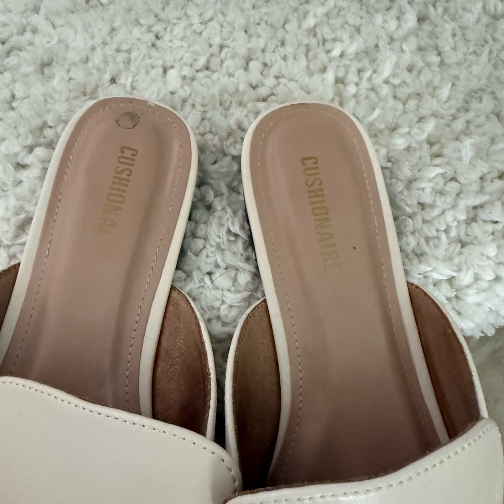 Elegant Cream Mules with Gold Accent - Picture 5 of 9